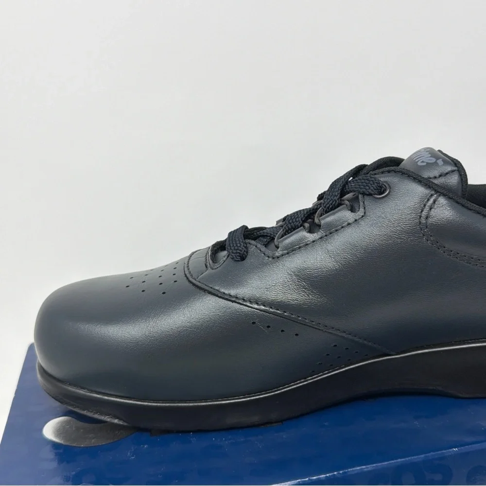 SAS Free Time Womens 9M Navy Leather Walking Shoes USA STORE MODEL